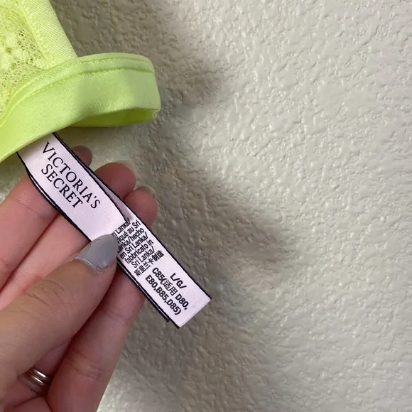 Victoria’s Secret Lace Bralette - Picture 4 of 5